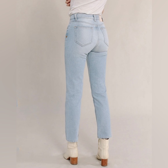 NWT Bliss and Mischief Collector Fit Denim in Light Wash - Picture 5 of 8
